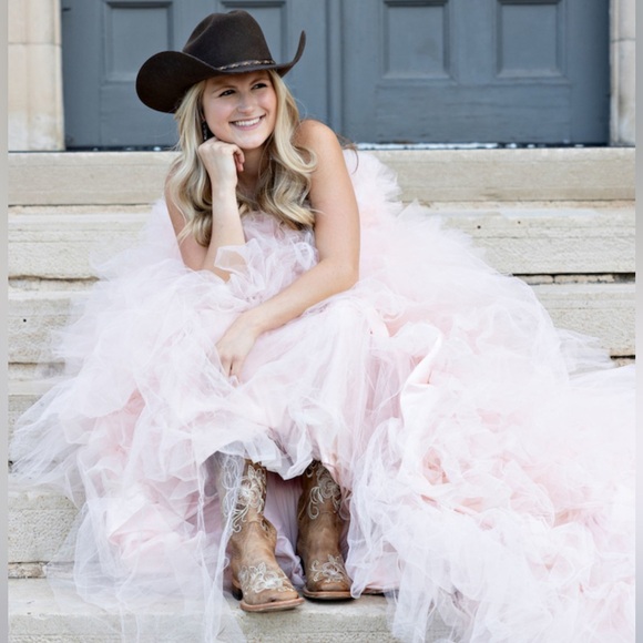 Meet your Posher, Ava - Picture 2 of 3